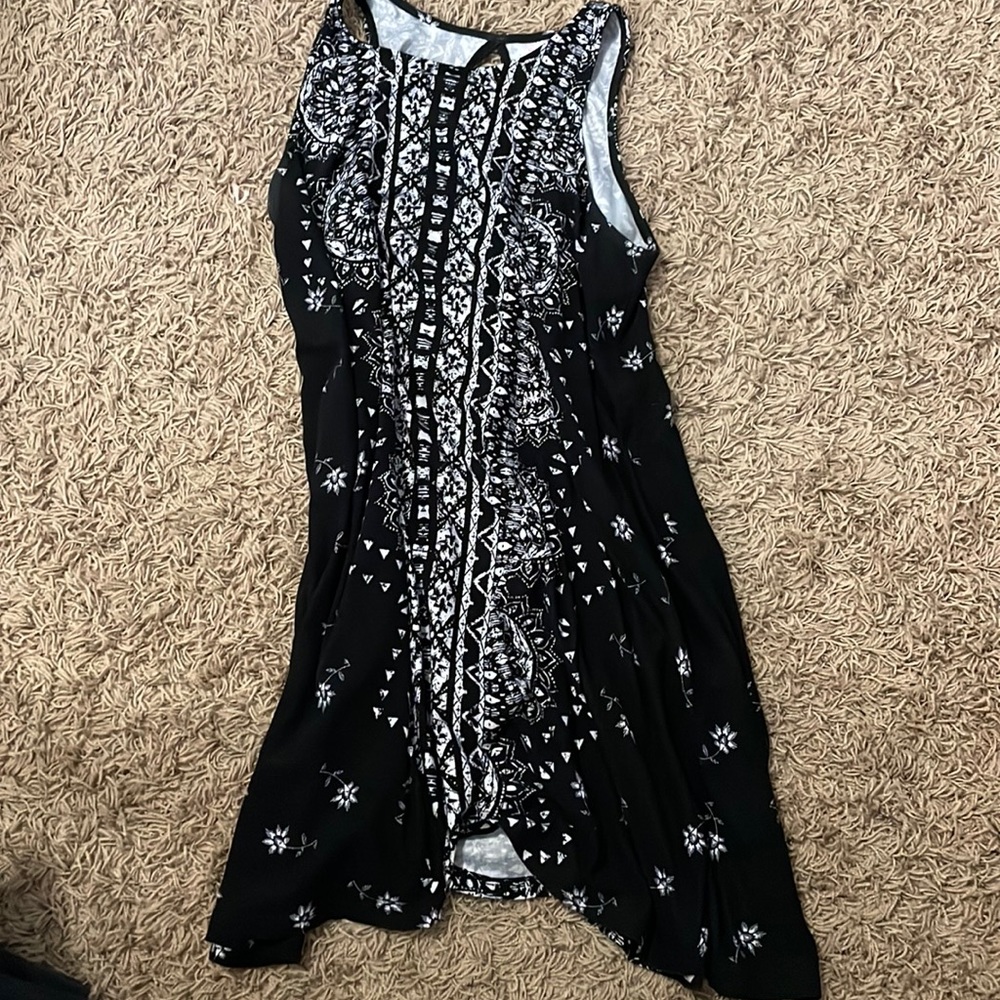 Black and white flowy dress!